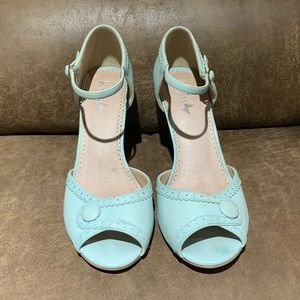 K&M robin blue heels 9.5